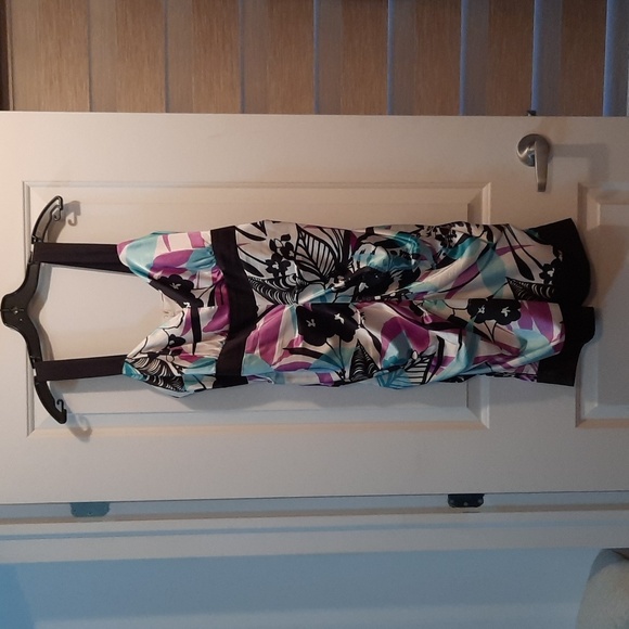 Dress - Picture 1 of 3